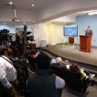 El ministro, Juan Carlos Holguín, en rueda de prensa este martes 14 de marzo.