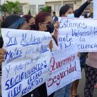 Moradores de Socio Vivienda 3 protestan por la inseguridad en el sector.