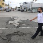 1. Bacheo. El cabildo no da respuesta ni solución a la necesidad urgente de reparar la capa asfáltica de  varias calles de las avenidas principales de Guayaquil pese a las constantes denuncias ciudadanas.