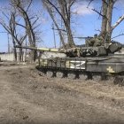 En los alrededores del edificio se ha desatado una fuerte batalla