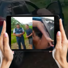 La escena de la pareja descubierta se viaralizó.