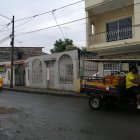 En las calle 9na y la F, un militar y un civil fueron asesinados a tiros dentro de un vehículo la noche de ayer miércoles.