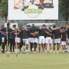 Los azules entrenaron ayer en el complejo de sus formativas en Vía la Costa.