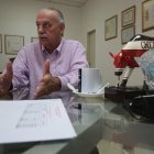 Ricardo Koenig, presidente de la Benemérita Sociedad Protectora de la Infancia, explica la propuesta al Seguro Social.