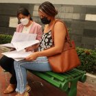 Denuncias. Las madres de las menores que presuntamente fueron abusadas y acosadas sexualmente por su instructor, con las denuncias en mano.