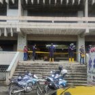 Ciudadanos que laboran en sectores aledaños revelaron que en el sitio pernoctan indigentes y consumidores de sustancias ilícitas.