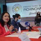 Mural. El pasado febrero, la prefecta Paola Pabón defendió el contrato para su amigo  Pabel Égüez.