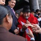 Leonidas Iza repartió entre los legisladores la propuesta elaborada por comuneros y dirigentes de las juntas de agua.