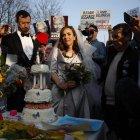 Moris, de 38 años, llegó a la cárcel acompañada de su madre; el padre y hermano de su prometido.