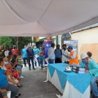 Personal municipal socializó con moradores del sector detalles de la construcción del nuevo puente.