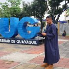 Frustración. Estudiantes aseguran perder oportunidades laborales y académicas por las trabas administrativas.