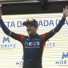 Richard Carapaz y su celebración tras ganar la sexta etapa de la Vuelta a Cataluña. El campeón olímpico dejó atrás un irregular inicio de temporada en Europa.