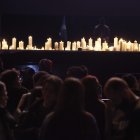 Un grupo de seguidores fue registrado este sábado al lamentar la muerte del baterista de la banda de rock Foo Fighters, Taylor Hawkins, durante el desarrollo del Festival Estéreo Picnic, en Bogotá (Colombia).