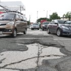 Tramos de la avenida Guillermo Pareja, principal de la ciudadela la Garzota, está deteriorada desde hace meses.