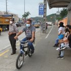 EN LA AVENIDA BONINI CICLOVIA SE ENCUENTRA EN LOS PARADEROS DE BUSES CICLISTAS Y PEATONES SE QUEJAN YA QUE PUEDE OCURRIR ALGUN ACCIDENTE 4 DE MARZO DEL 2022 GUAYAQUIL-ECUADOR