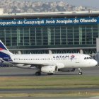 Las aerolíneas comienzan a retomar rutas que dejaron debido a la pandemia de COVID-19.