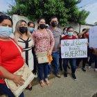 Los padres indicaron que el viernes pasado fueron notificados de que el colegio iba a cerrar, porque la universidad necesita las instalaciones para varios proyectos en mente.