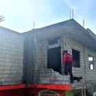 Apoyo. Miembros del Cuerpo de Bomberos de Quito a sus similares de Esmeraldas en los trabajos en estructuras colapsadas.