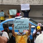 El plantón contra Diario EXPRESO protagonizado por gente que se dijo simpatizante de la alcaldesa Viteri