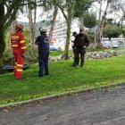 De su lado, Jorge Haro, explicó que el cadáver vestía un pantalón, tipo calentador, color café, chompa a cuadros, plomo con negro y zapatos deportivos color negro. No portaba identificación, concluyó el oficial de Policía.

El cuerpo, luego del protocolo de levantamiento, fue llevado al Centro de Investigación Forense a la espera de familiares para la identificación y los trámites de rigor