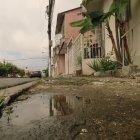 Las Orquídeas. Ni aceras, ni rampas, ni suficientes parques y puntos de encuentro hay en el barrio.