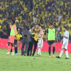 Jhosué Garzón pidió perdón públicamente  a Lionel Messi por sujetarlo fuerte del cuello mientras tomaba la fotografía. En Instagram lo criticaron por ello.