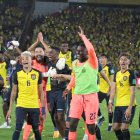 Los jugadores de la selección ecuatoriana durante los festejos por la clasificación.