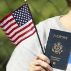 Fotografía de archivo de un pasaporte de Estados Unidos.