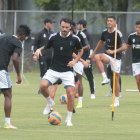 Sebastián Rodríguez, volante de Emelec, será titular frente al cuadro azucena.