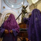 Vista de verónicas que acompañan la figura del Jesús del Gran Poder en el Covento de San Francisco hoy en Quito (Ecuador). La cuenta atrás ya se ha iniciado en Quito para recuperar su Semana Santa, una de las más tradicionales y multitudinarias de Latinoamérica, que volverá a tener iglesias llenas y concurridas procesiones en las calles tras dos años donde estos actos públicos estuvieron suspendidos por la pandemia.