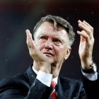 El entrenador Louis van Gaal reconoció que su enfermedad avanza agresivamente



FILE PHOTO: Britain Football Soccer - Manchester United v AFC Bournemouth - Barclays Premier League - Old Trafford - 17/5/16 Manchester United manager Louis van Gaal applauds fans during a lap of honour after the game. Action Images via Reuters/Carl Recine Livepic/File Photo EDITORIAL USE ONLY. No use with unauthorized audio, video, data, fixture lists, club/league logos or "live" services. Online in-match use limited to 45 images, no video emulation. No use in betting, games or single club/league/player publications. Please contact your account representative for further details. SOCCER-NETHERLANDS/VANGAAL.