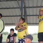 Los familiares de Madelen Riera, delantera de Barcelona, durante el partido frente a Carneras.