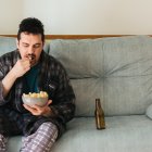 Tanto hombres como mujeres sufren los efectos de la pandemia y de lo que ocurre en el mundo.