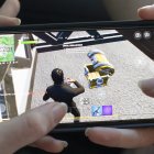 Epic Games, que desarrolló el videojuego, y Xbox indicaron que donarían todas sus recaudaciones por Fortnite entre el 20 de marzo y el 3 de abril para apoyar a Ucrania tras la invasión rusa. En la imagen un registro de archivo de una consola portátil con el videojuego Fortnite en su pantalla.