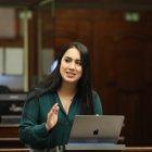 La asambleísta Johanna Moreira propuso ante el pleno del legislativo que se remita la documentación a la Corte Constitucional, por ser la única instancia que resuelve problemas de inconstitucionalidad