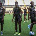 Leonel Quiñónez, Adonis Preciado y Gabriel Cortez, jugadores de Barcelona de cara al duelo con el cuadro uruguayo.