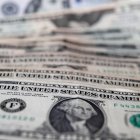 Vista de billetes de dólares, en una fotografía de archivo.