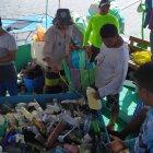 Recogen 3,6 toneladas de basura durante limpieza de isla alejada de Galápagos