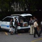 Evidencias. Maletas con dinero y otros objetos fueron incautados por la Policía en el parqueadero de Defensa.