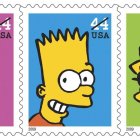 Imagen cedida por el Servicio Postal de Estados Unidos de una estampilla de la familia Simpson, en una imagen de archivo.