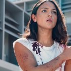 Fotografía cedida por Universal Studios donde aparece Eiza González, como Cam Thompson, durante una escena de la película de acción "Ambulance".