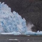 Pedazos de hielo se desprenden del glaciar San Rafael, parte de los Campos de Hielo Norte en el Parque Nacional Laguna San Rafael, en la sureña región de Aysén (Chile), en una imagen de archivo.