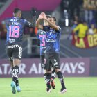 Junior Sornoza anotó los dos goles de Independiente del Vale ante Deportes Tolima, en el estadio Banco Guayaquil.