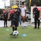 Los futbolistas con discapacidad intelectual demostraron gran control del balón y buen remate.