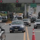 Regreso. La afluencia vehicular aumentó durante la tarde del domingo 17 de abril. En ese día, CTE estableció contraflujo para evitar accidentes y optimizar el flujo vehicular en la carretera.