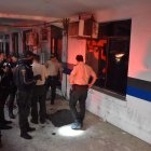 Los ventanales del antiguo Cuartel de la Policía también se partieron.