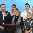 Viteri y los concejales durante el momento en el que dio su discurso.