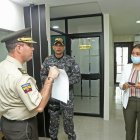 Gestión. Renato González, director del Isspol, acudió a las oficinas del Decevale, ubicadas en Guayaquil.