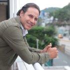 Xavi Q decidió lanzarse con todo, no solo como compositor sino también como cantante.