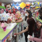 Detalles. En Fantasías del Conquistador hay regalos desde $ 2 para la madre, abuela o tía.